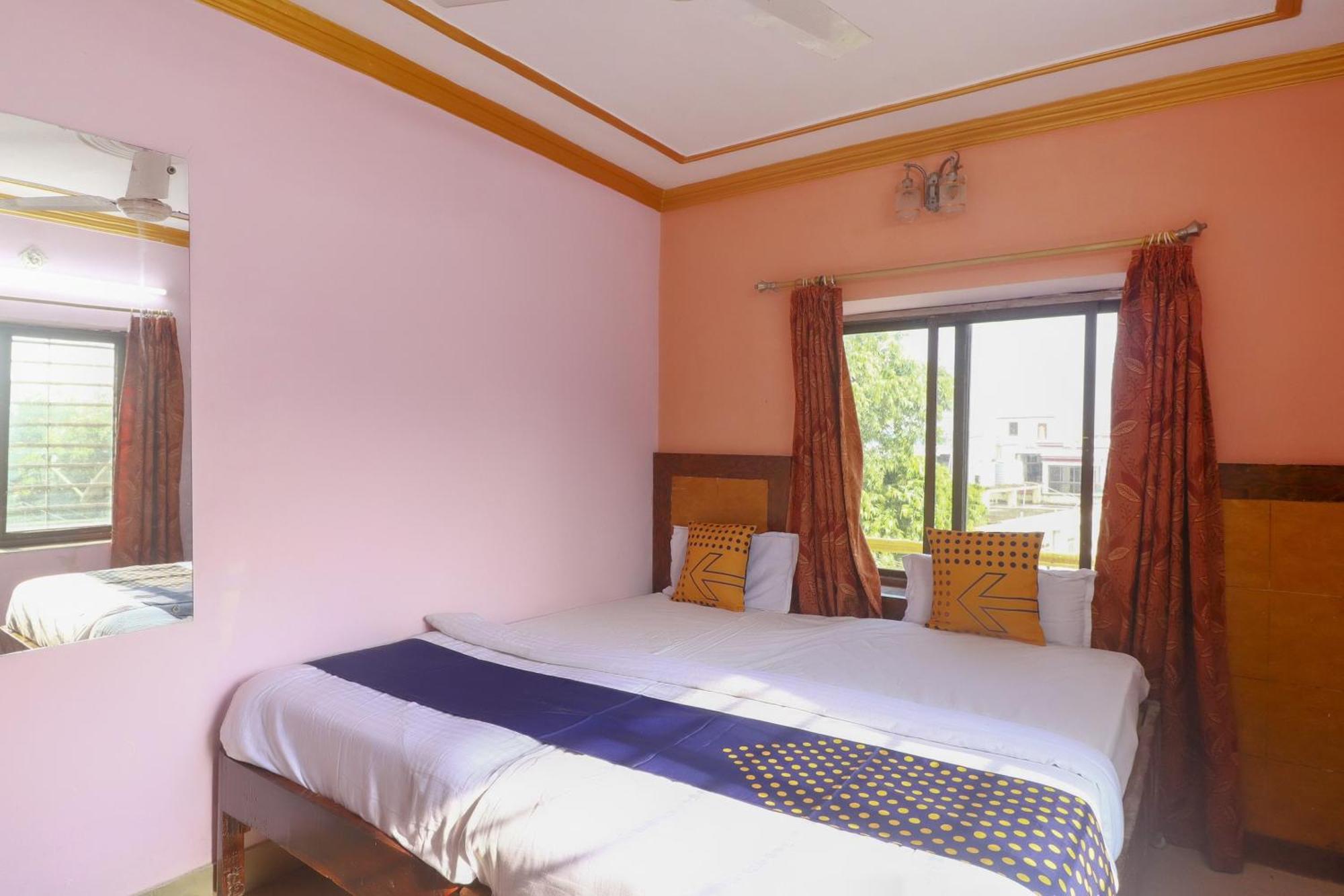 Spot On 75963 Hotel Prince Bodh Gaya Eksteriør billede